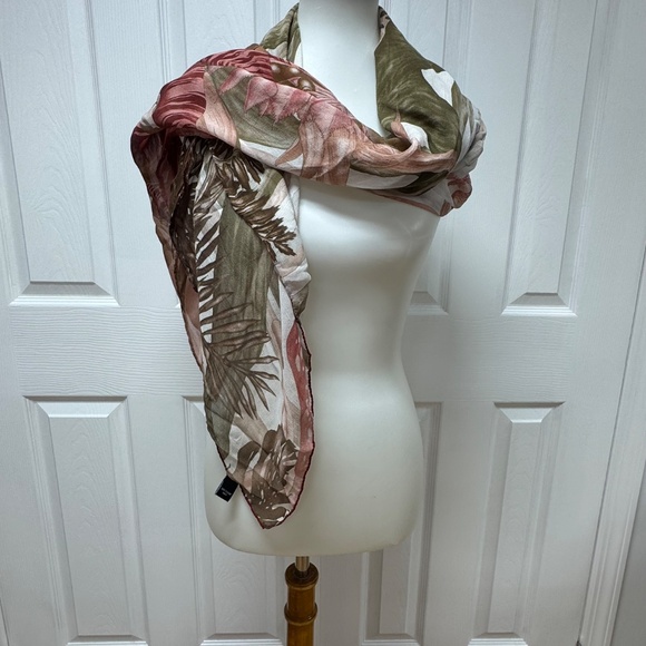 Jim Thompson Luxury Floral Print Silk Square Scarf - Size 44" x 44" -NEW in Bag. - Picture 3 of 15
